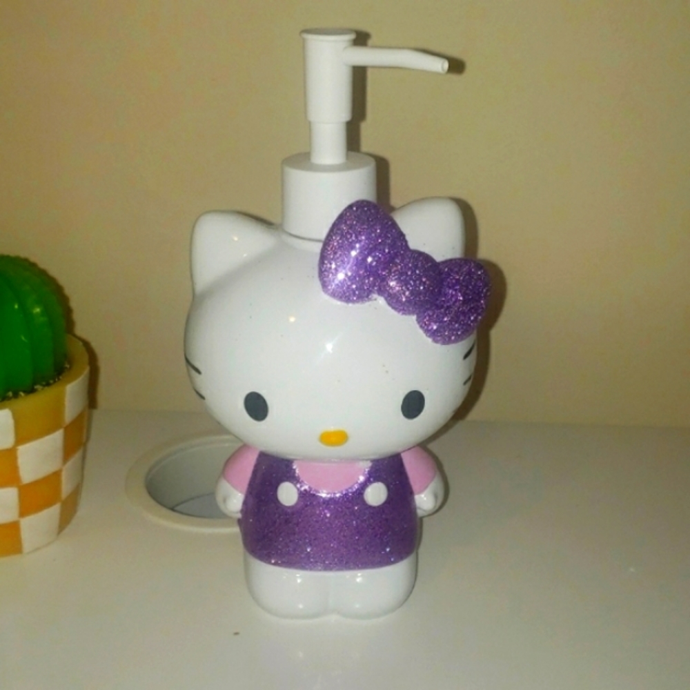 NEW!! Glitter Hello Kitty soap dispenser